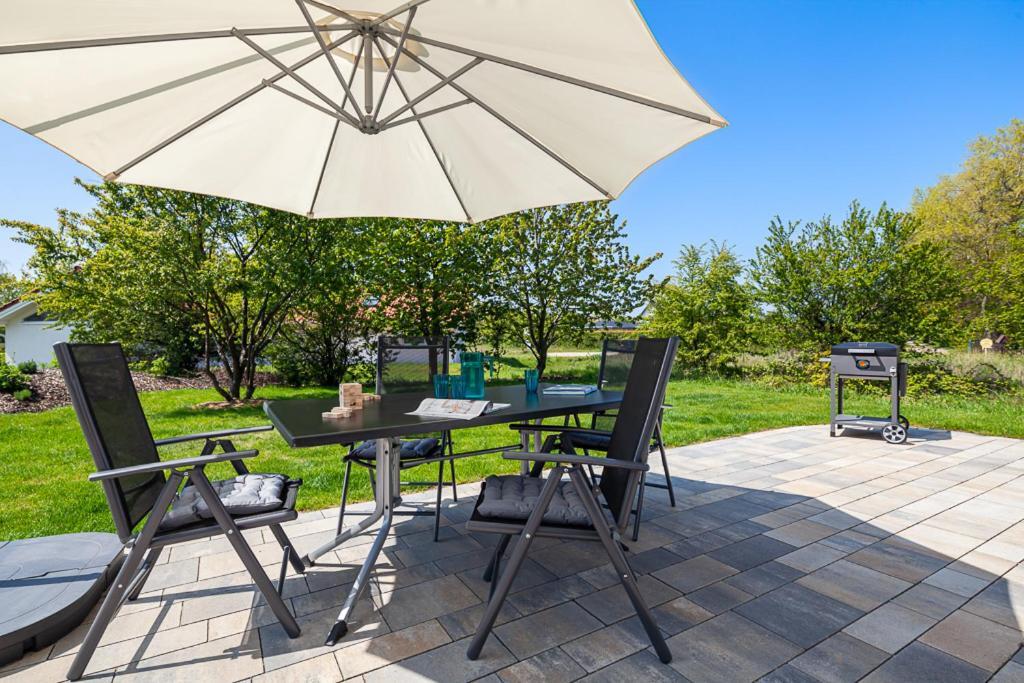 Ferienhaus Ruegen-Relax Трент Экстерьер фото