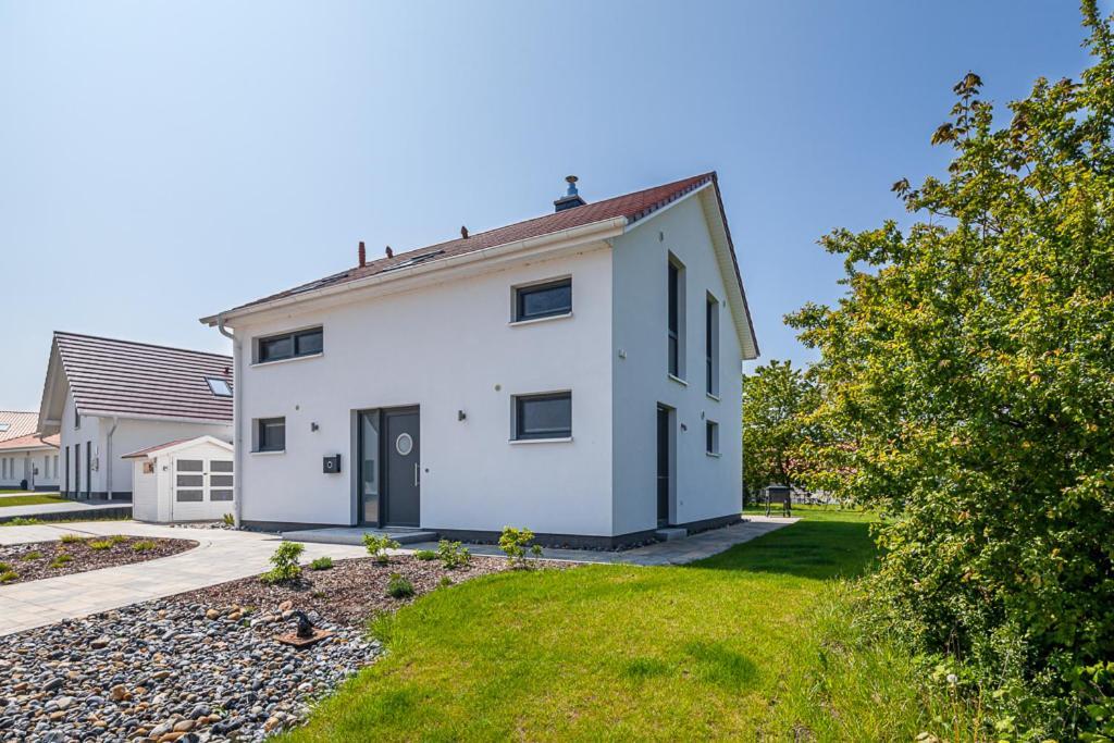 Ferienhaus Ruegen-Relax Трент Экстерьер фото